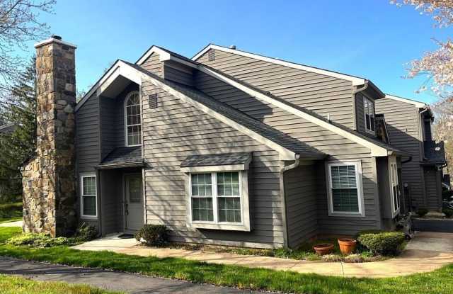 40-H ROXBURY COURT