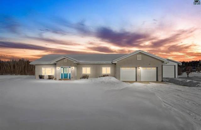 7 Car Garage! Pet friendly home for rent - 1170 Airline Drive, Badger, AK 99705