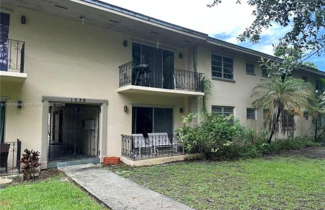 1239 Mariposa Ave