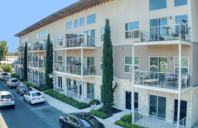 Photo of 1010 South Flores