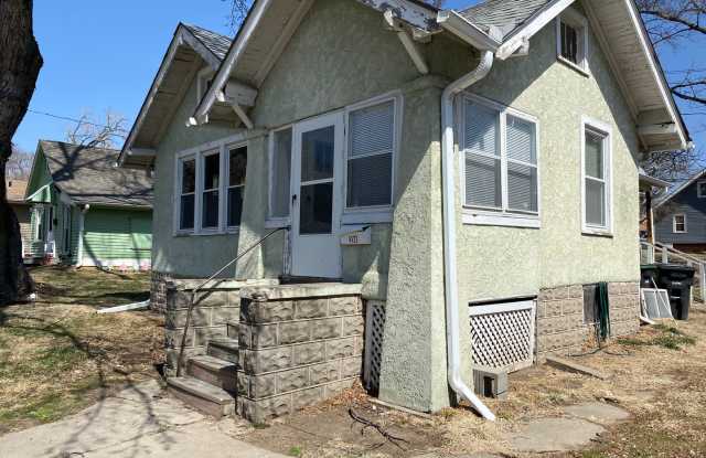 2 bed 1 bath house $995