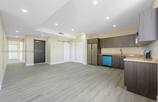 1020 NW 2 AV