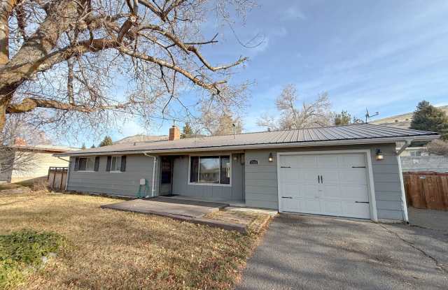 3 Bedroom, 2 bath house in Moyina Heights