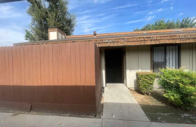 Photo of 1221 N. Peach Ave. #109