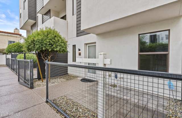 325 E CORONADO Road unit: 8