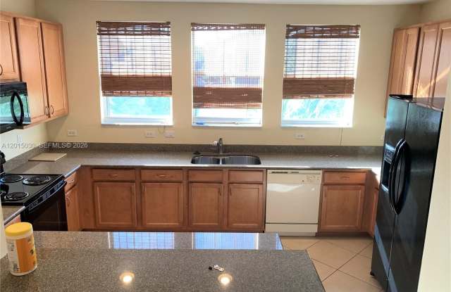 690 Amador Ln