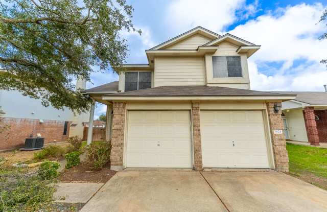 Sunny and Open 3 bedroom, 2.5 bathroom Home in Round Rock!!!