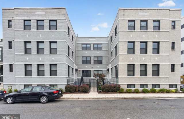809 OTIS Place NW