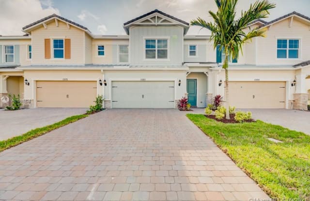 1585 Evergreen Ter - 1585 Evergreen Terrace, Hollywood, FL 33021