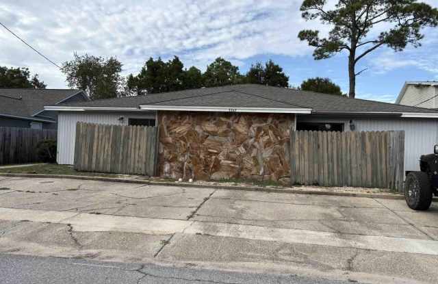 Photo of 3262 Maplewood Dr