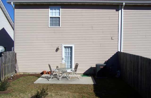 Modern 2-Bed, 2-Bath Townhouse with 2-Car Garage in North Knoxville