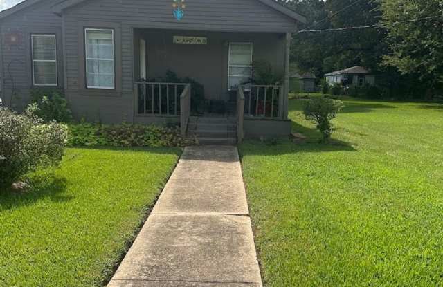 Photo of Refurbished - 3 bdrm 1.5 bath