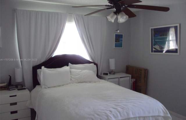 8530 Old Country Mnr