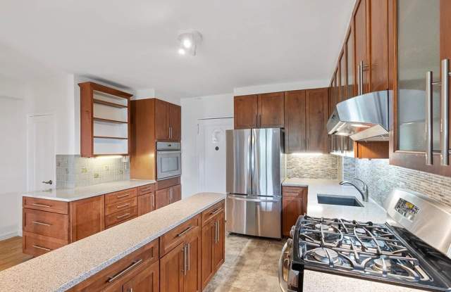 Photo of 300 W 53rd St Apt 3D