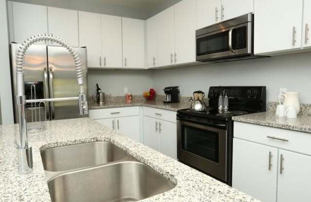 Photo of 322 W Commerce St