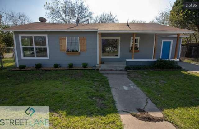 1401 Granbury Street - 1401 Granbury St, Cleburne, TX 76033