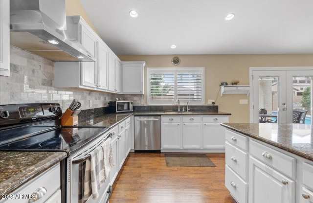 Photo of 15257 W Hearn Road