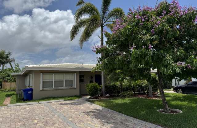 2521 NE 11th Court