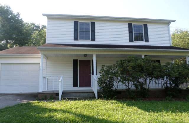 3 Bedroom 2.5 Bath House with 1 Car Garage - 408 Mount Tabor Road, Blacksburg, VA 24060