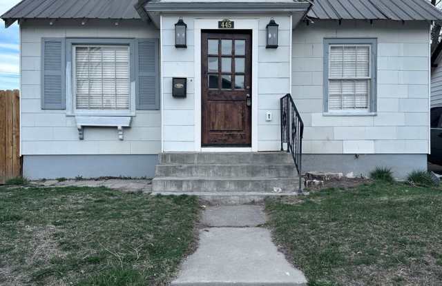 Charming Renovated 3BD/1BA Home with Garage | Idaho Falls