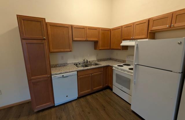 Riverwood Apartments - 514 McEvoy St