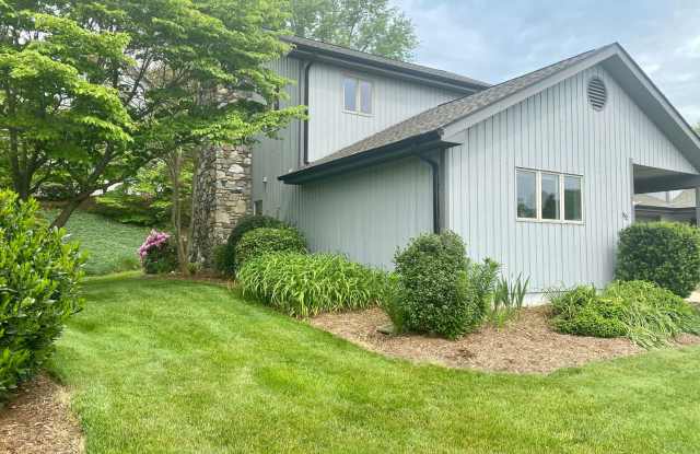 3 bed / 2bath near Lake Louise