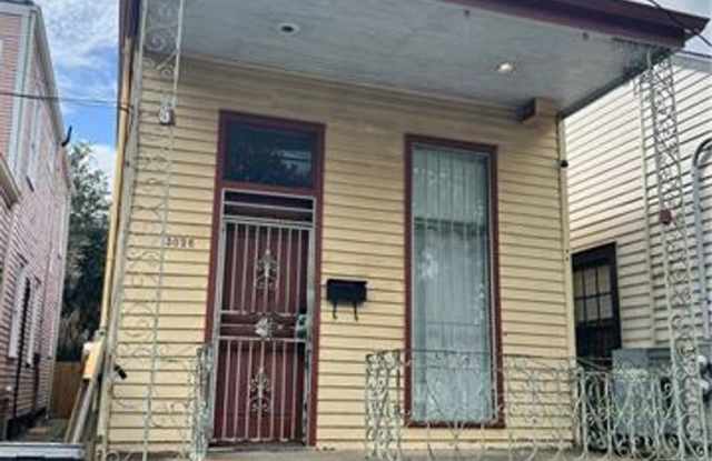 3026 CONSTANCE St