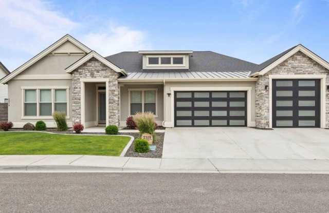 2319 Skyview Loop