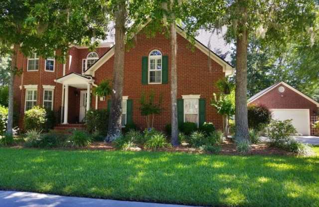 663 Hamlet Circle
