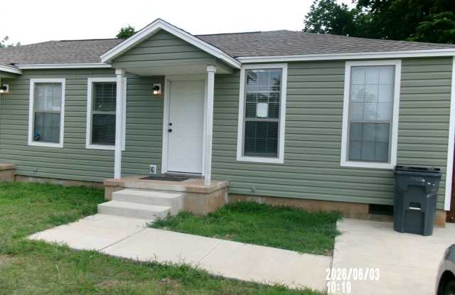 Charming 2-Bedroom, 1-Bath Duplex Near Cameron University