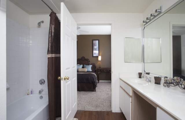 Las Palmas Apartments