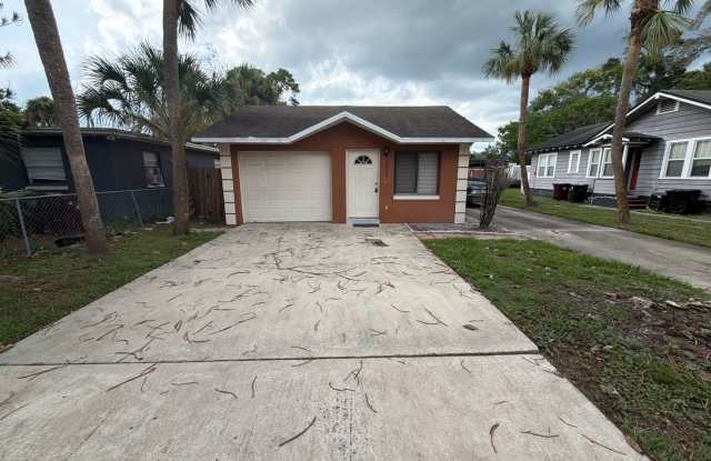Spacious Duplex in Orlando’s Trendy Milk District with Garage and Washer/Dryer!