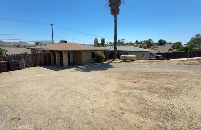 23475 Vista Way