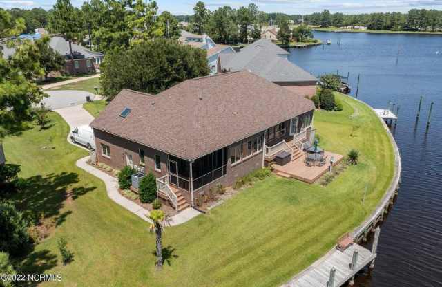 906 Diamond Court