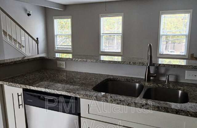 701 McWilliams Rd SE