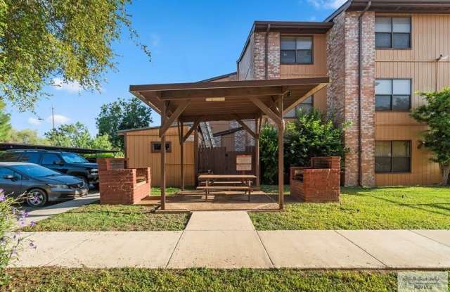 421 JOSE MARTI BLVD.