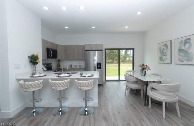 1133 Deauville Street E