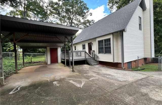 1207 N Peace Haven Road