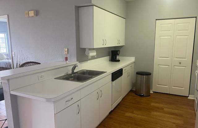 ***VERY REASONABLE RATE***FULLY FURNISHED ***LOVELY FURNISHED 2 BED/2 BATH***GROUND FLOOR**SEASONAL***