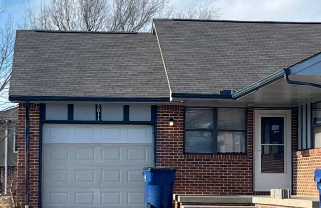 Charming 3-Bedroom, 2-Bathroom Duplex Near McConnell and Spiritt