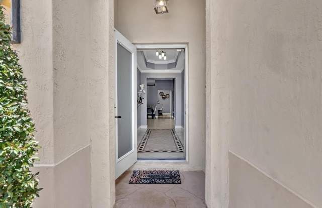 14304 S Royal Cove Cir