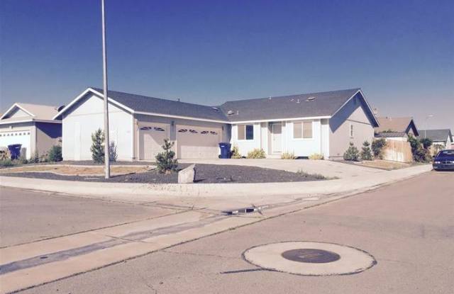 1005 Foster Way - 1005 Foster Way, Fernley, NV 89408