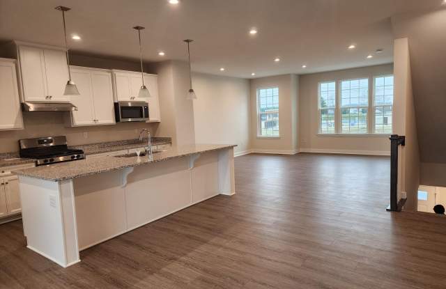 321 E COCHRAN Street