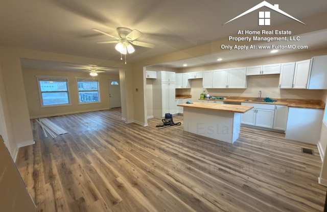 703 West 7th Street House