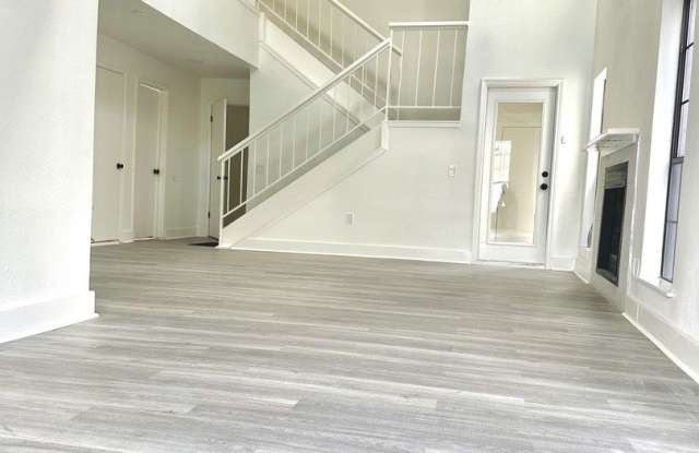 2255 thousand oaks unit: 810