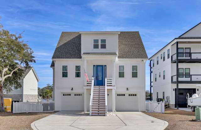 Hot Tub | Dock | Boat Lift | 1059 Meridian Dr, Sneads Ferry