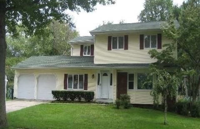 5 Pine Hollow Lane - 5 Pine Hollow Lane, Greenlawn, NY 11740