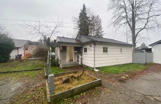 ***JUST REDUCED!!!*** 1 Bed Room With office / And Storage garage and Huge Yard!