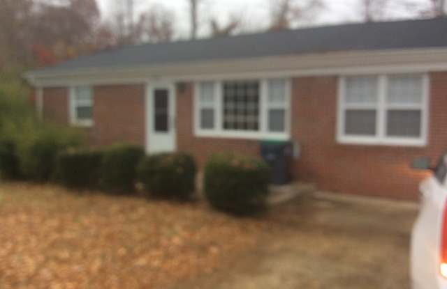 Conveniently located 3 bedroom/2 Bath house - 8543 Pocahontas Trail, James City County, VA 23185