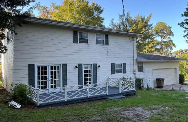 573 SE EVERGREEN DRIVE